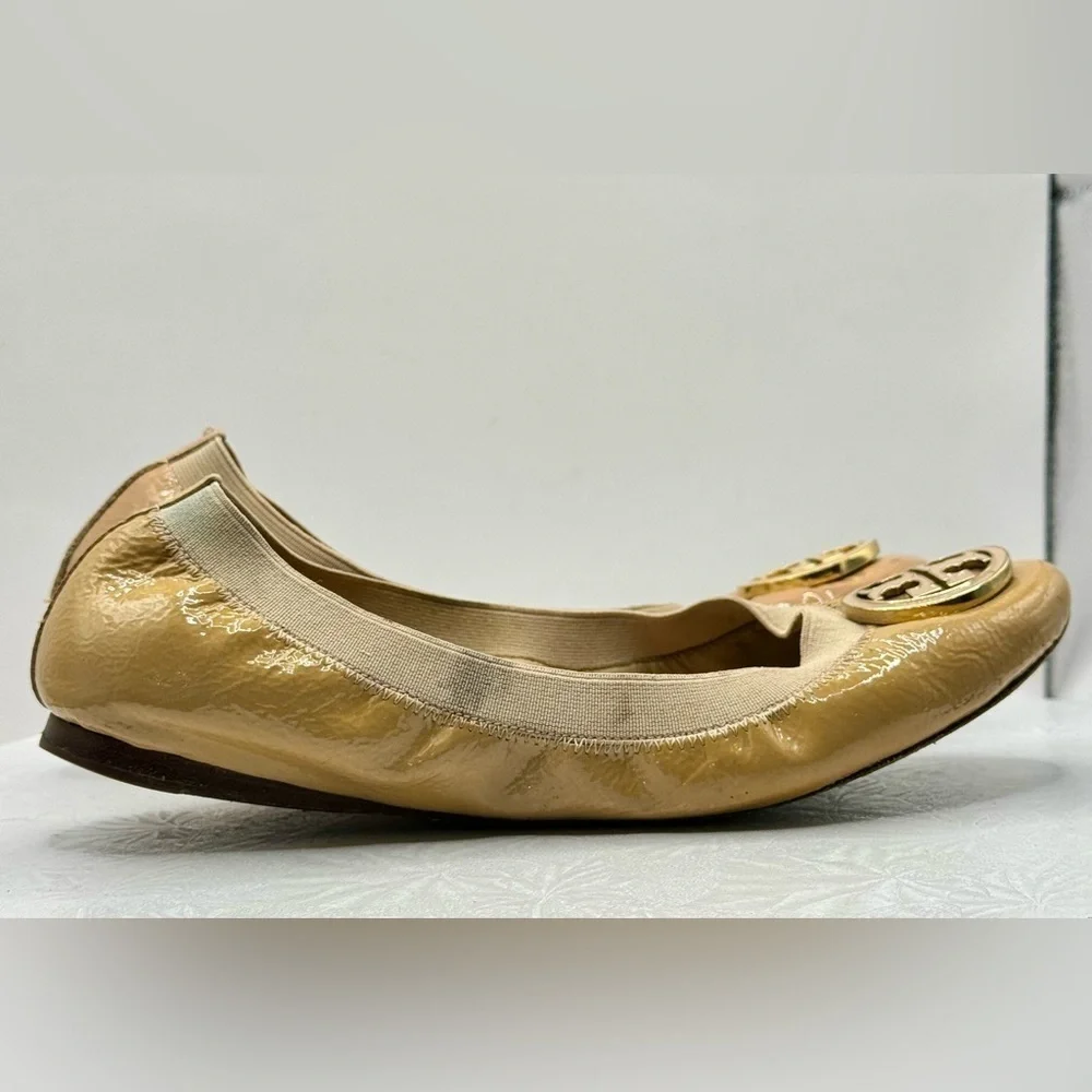 Tory Burch Women’s Claire Elastic Patent‎ Leather Logo Ballet Tan&Gold Flats 7.5